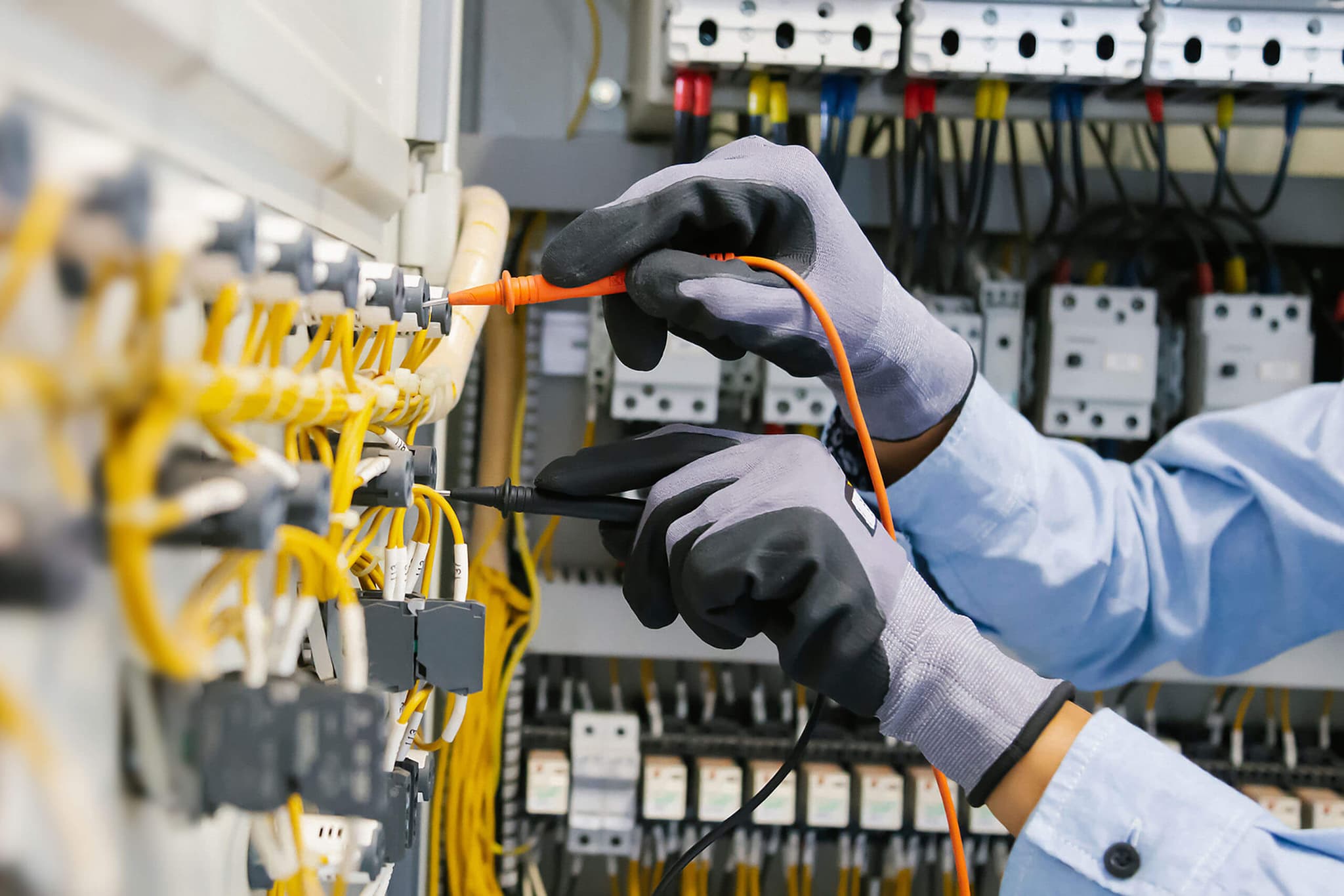 Sichere Prüfung ortsveränderlicher elektrischer Betriebsmittel nach DIN EN 50678 & 50699
