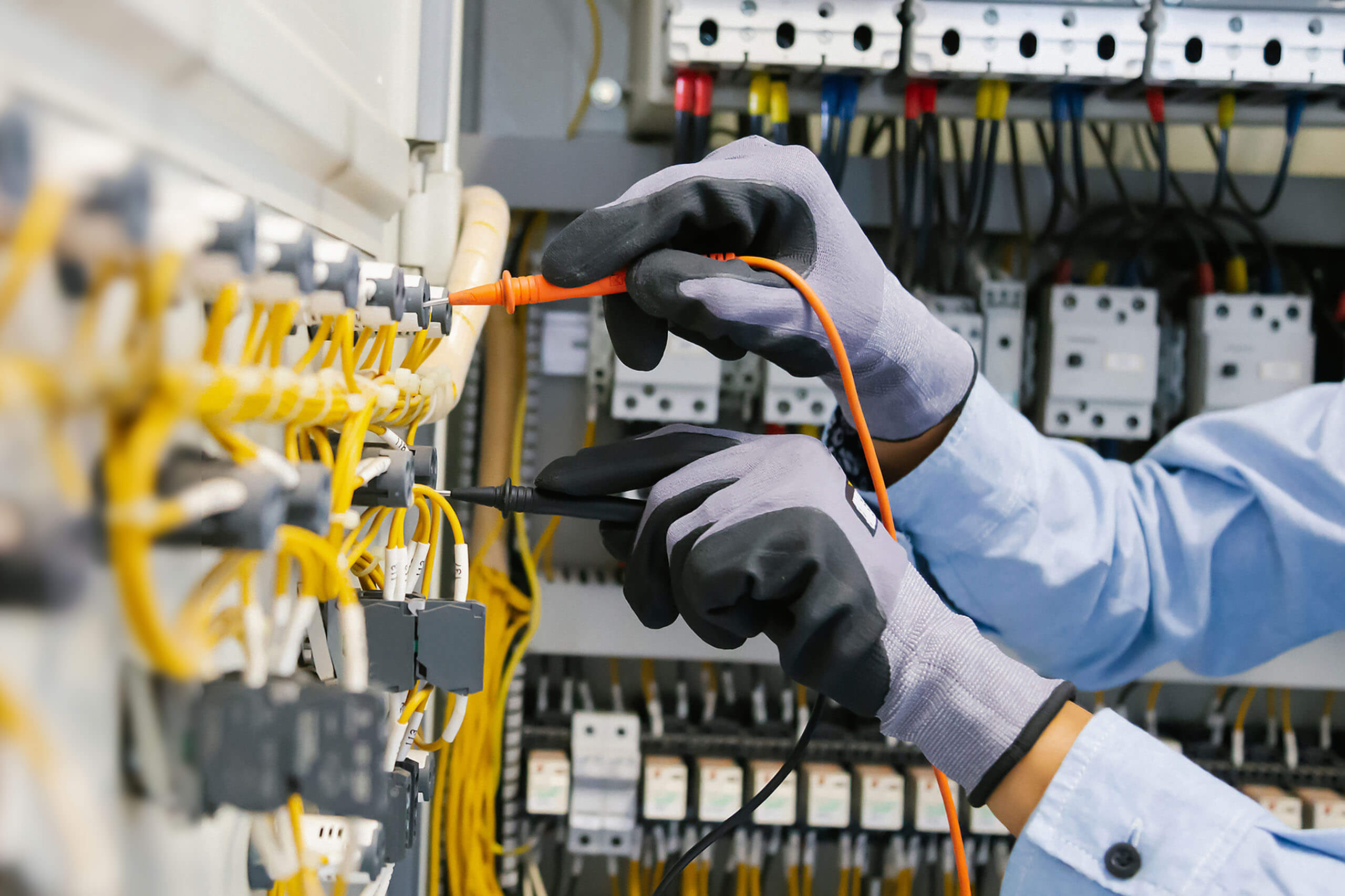 Sichere Prüfung ortsveränderlicher elektrischer Betriebsmittel nach DIN EN 50678 &amp; 50699