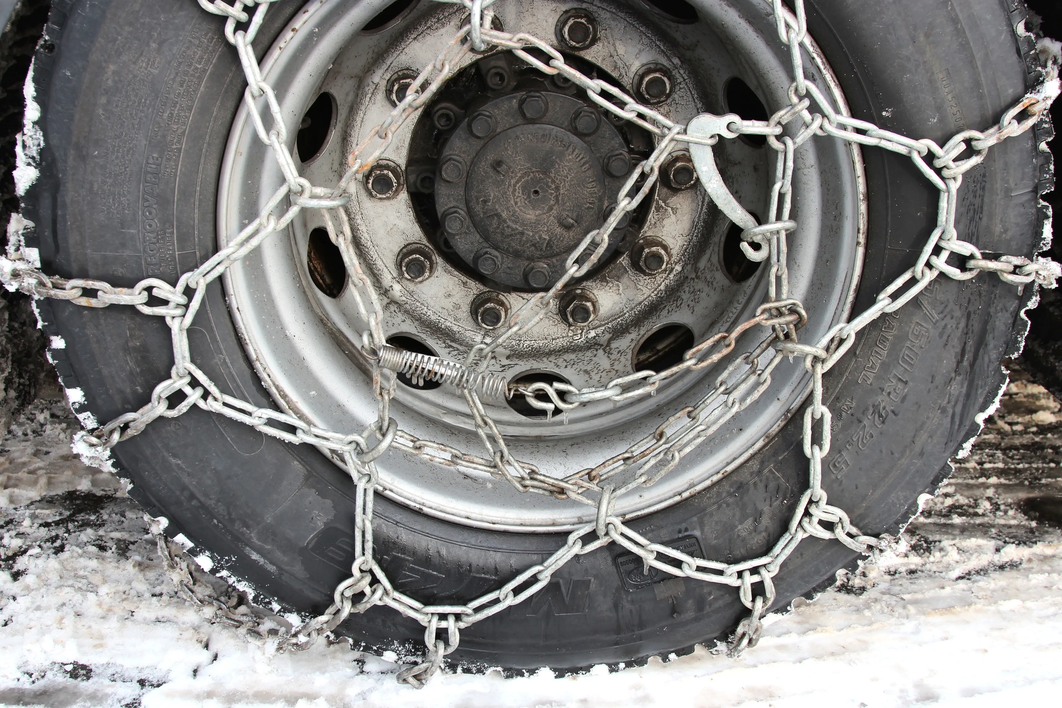 Schneeketten online bestellen: Bei Schneeketten4u die richtige Schneekette für jeden Fahrzeugtyp finden