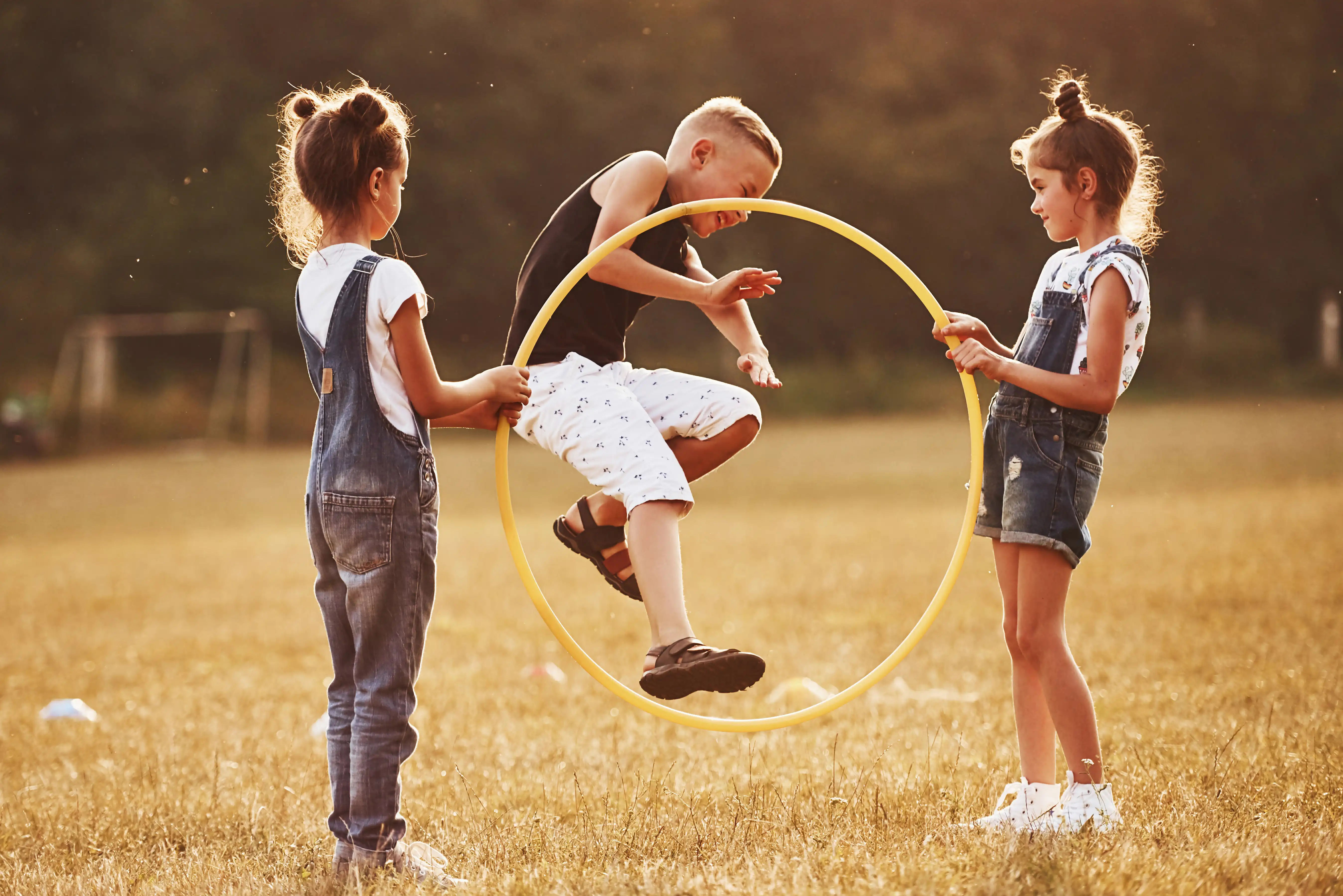 Die besten Spielideen fuer mehr Energie dank Bewegungsspiele mit Kindern
