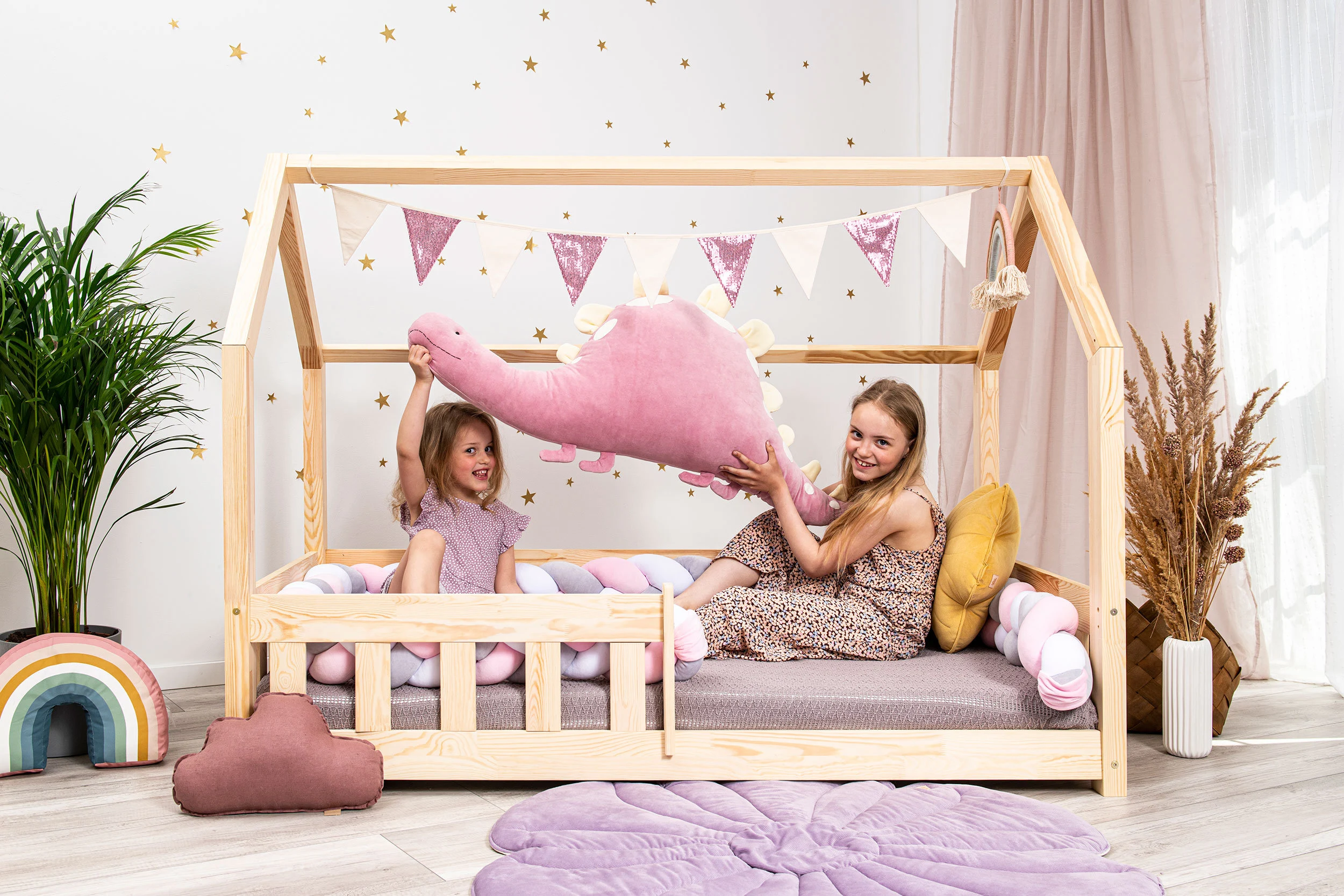 Mehr Komfort für Kinder mit dem Hausbett 120x200 aus Massivholz